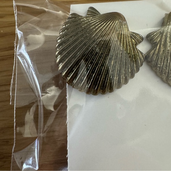 Gold Shell Earrings - Picture 3 of 4